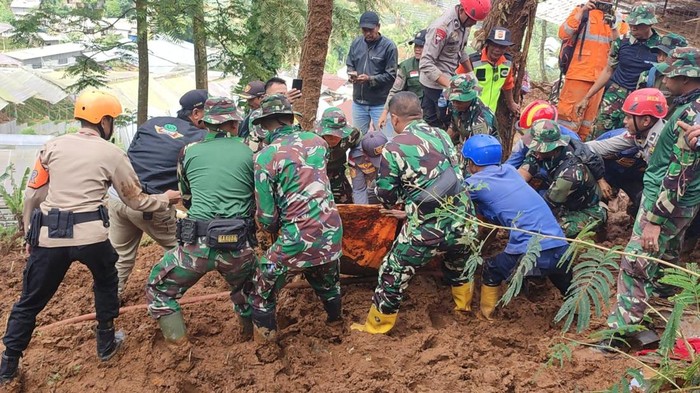 Tragedi Longsor di Puncak Bogor: 2 Warga Tertimbun, Ditemukan Tewas
